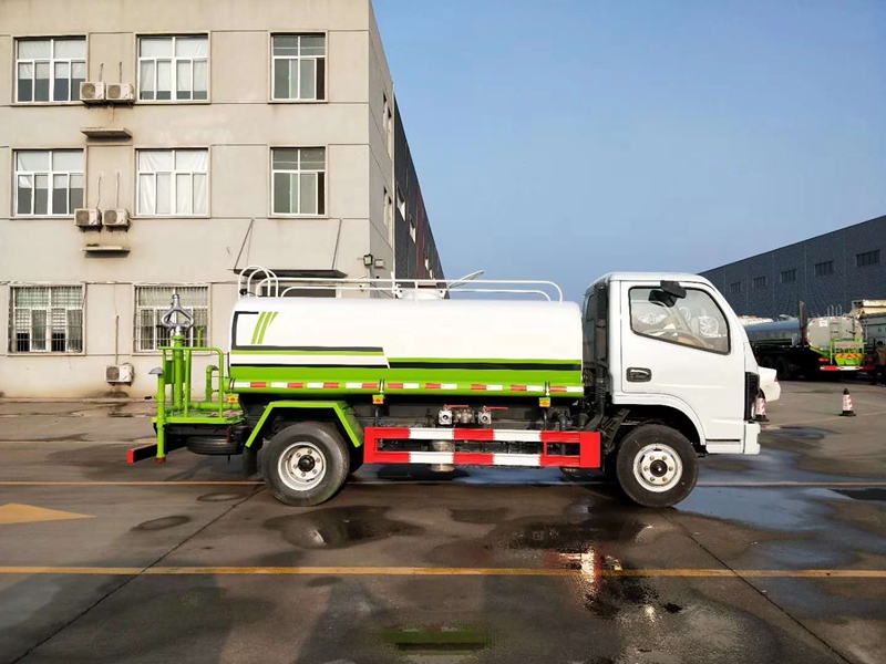 國(guó)六東風(fēng)福瑞卡5方灑水車(chē)