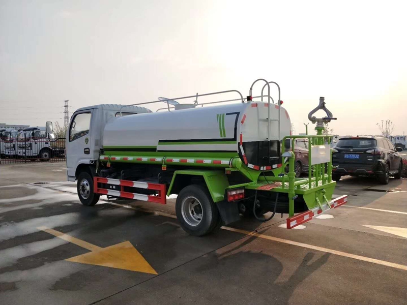 國(guó)六東風(fēng)福瑞卡5方灑水車(chē)